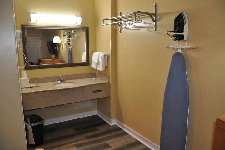 Room 8 of 18