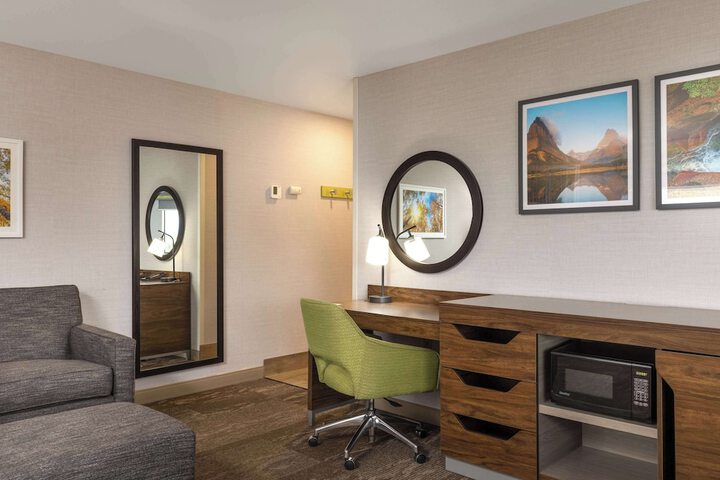 Room 36 of 261