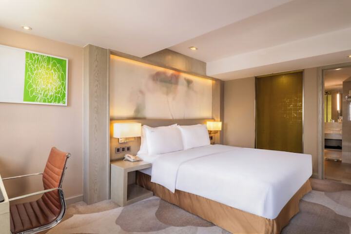 Room 25 of 67