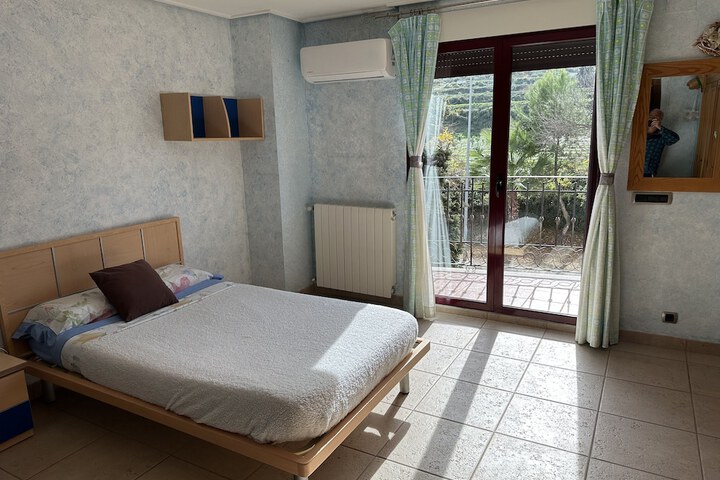 Room 45 of 165