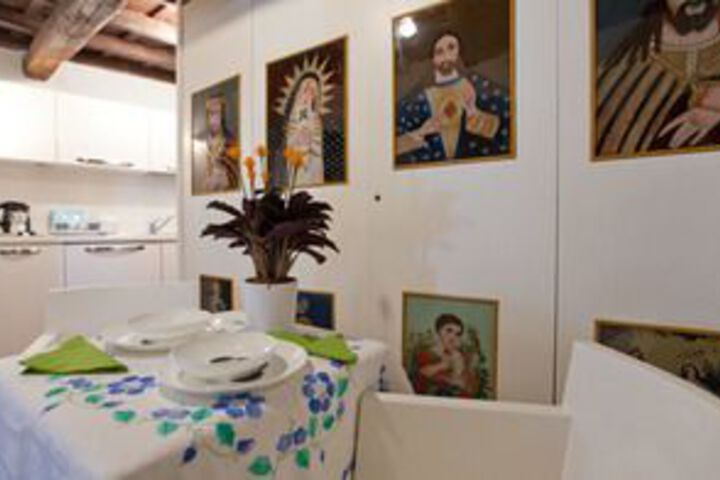 Room 13 of 18