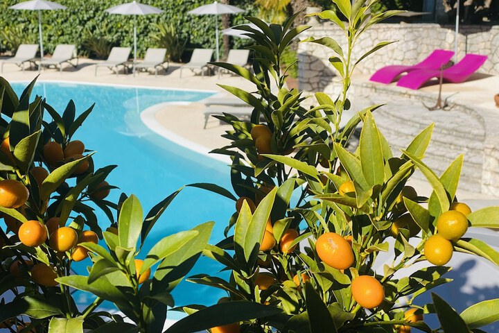 Pool 44 of 90
