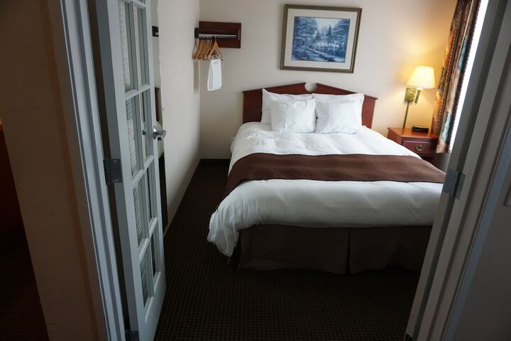 1 Bedroom Suite Queen Bed (20 of 26)