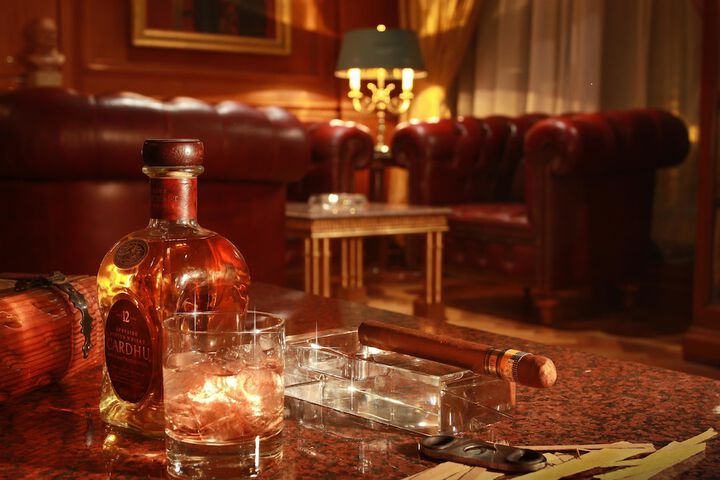 Lounge 80 of 91
