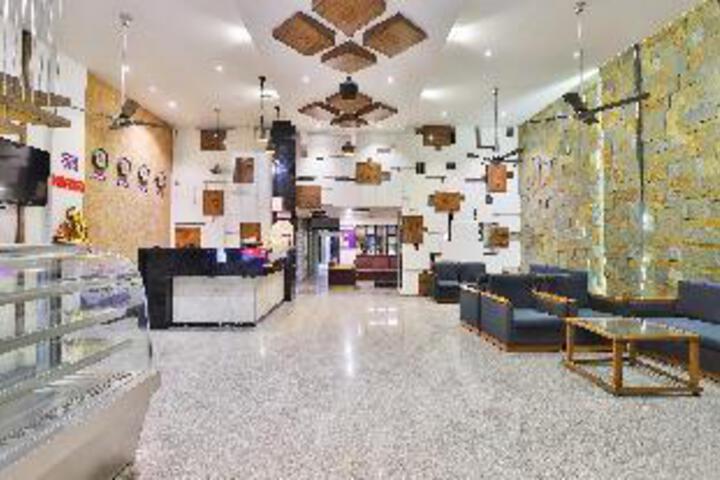 OYO Flagship 22690 The Excellency
