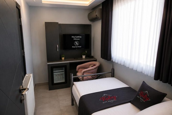 Room 32 of 49