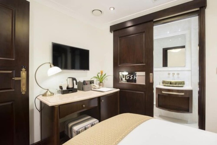 Room 25 of 62