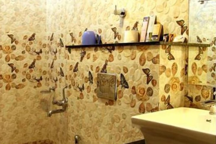 Room 16 of 31