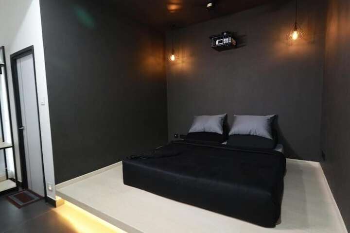 Room 2 of 10