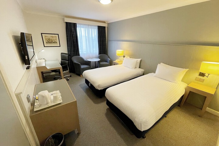 Room 5 of 68