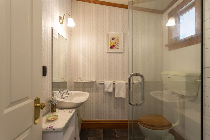 Room 23 of 65