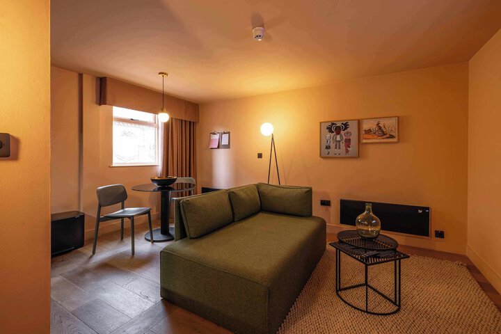 Room 70 of 102