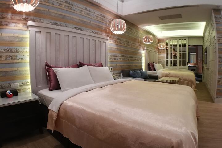 Room 8 of 37