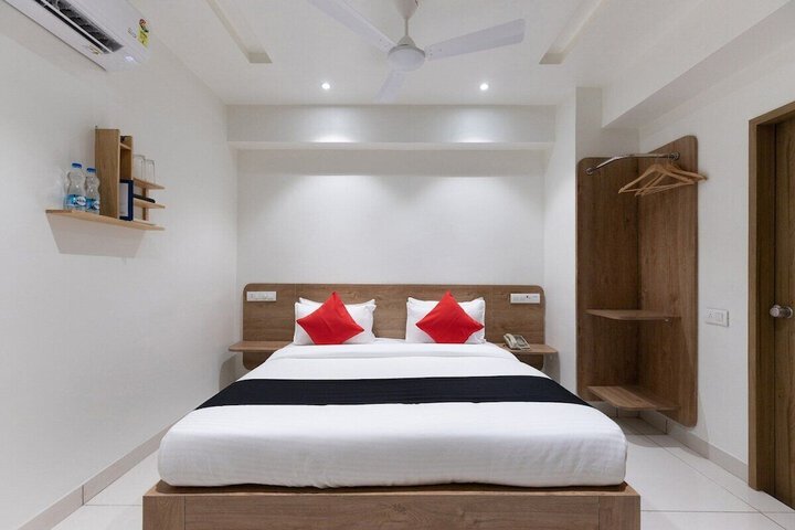 Room 5 of 10