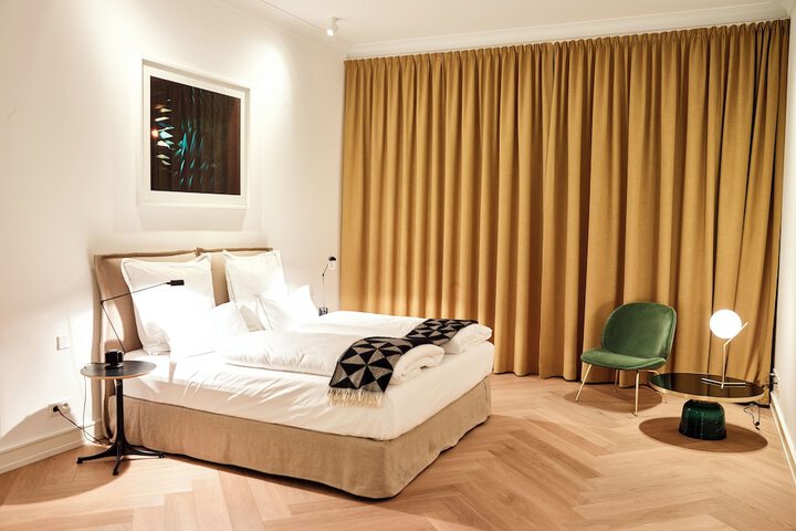 Room 6 of 28