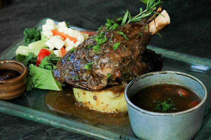 Dining 9 of 43