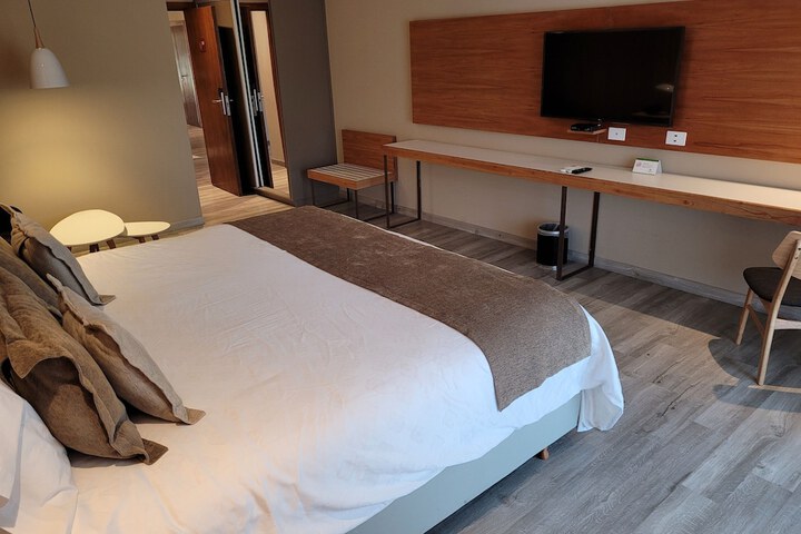Room 9 of 32
