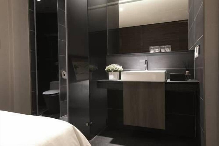 Room 33 of 35