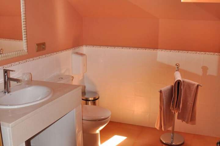 Room 9 of 18