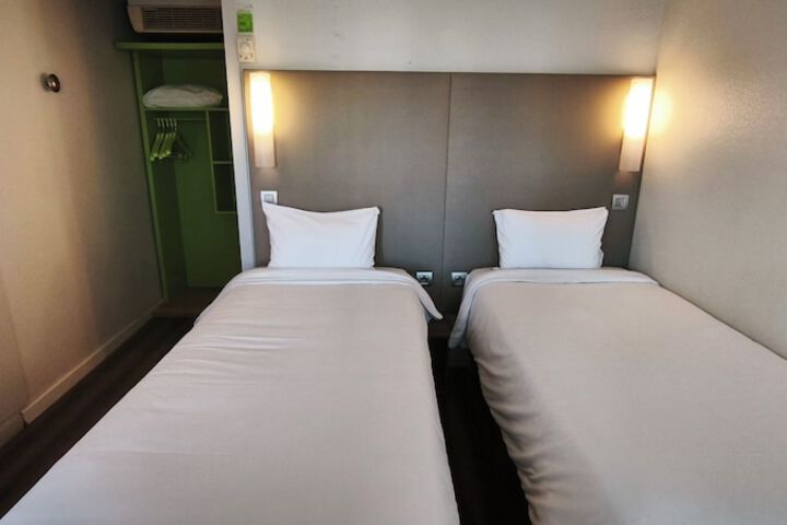 Room 13 of 61