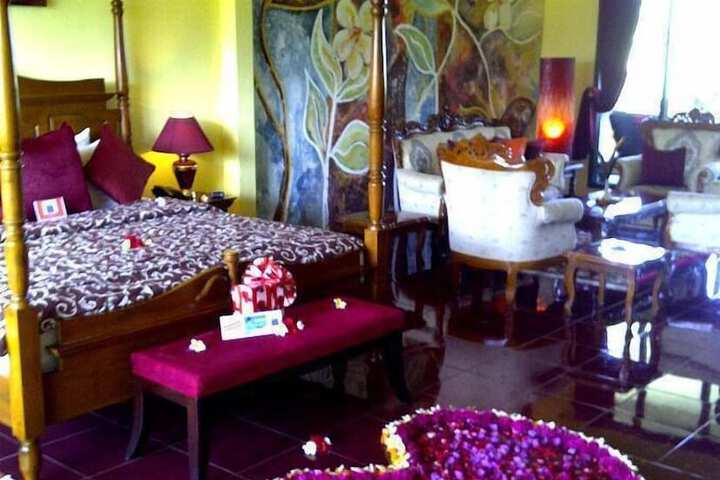 Room 27 of 103