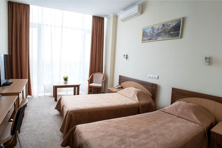 Room 4 of 40