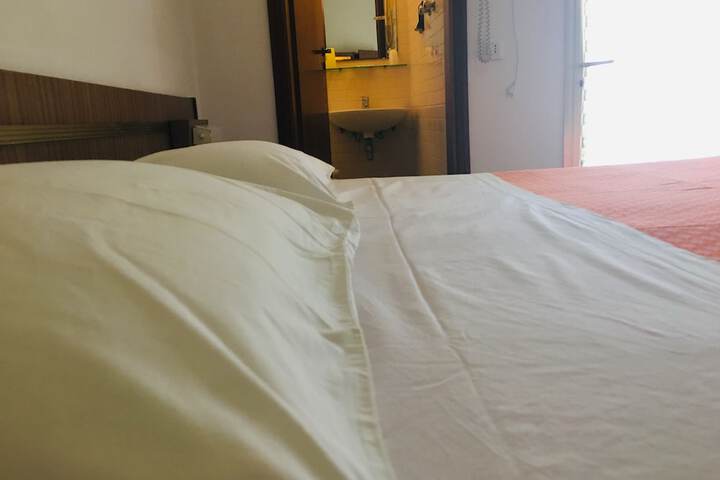 Room 9 of 46