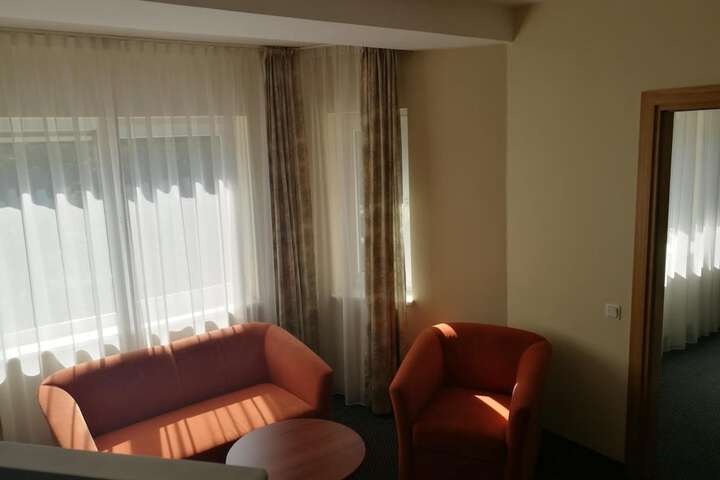 Room 17 of 48