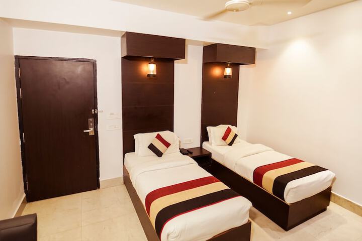 Room 6 of 18