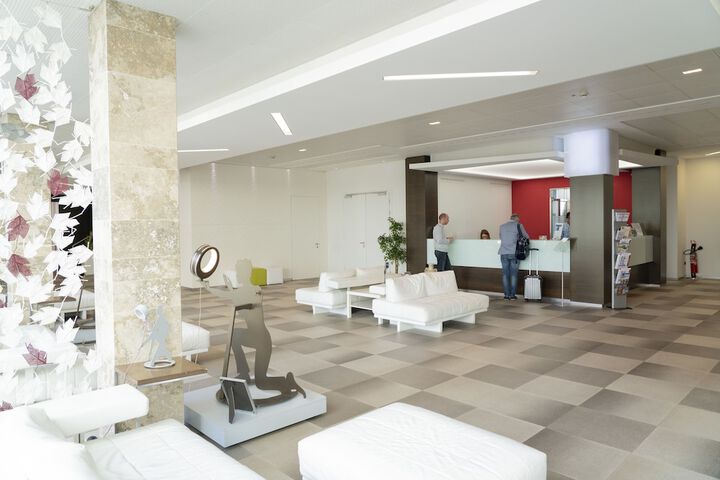 Guest Lobby