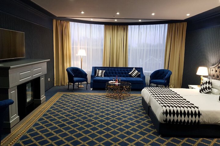 Room 12 of 38