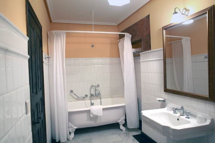 Room 15 of 64