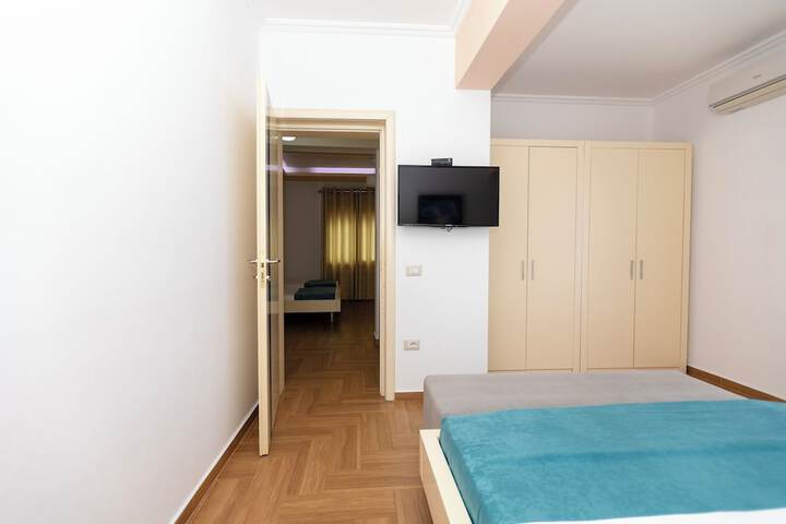 Room 34 of 100