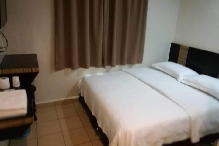 Room 15 of 34