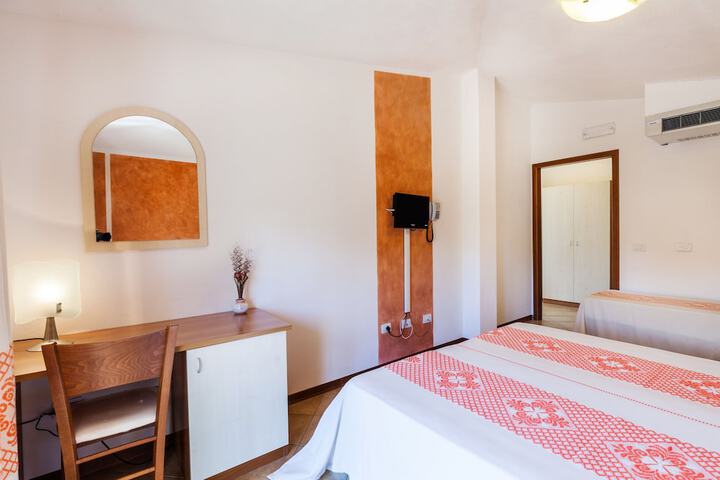 Room 13 of 48