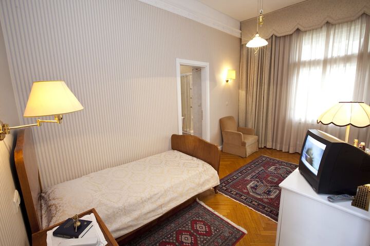 Room 10 of 48