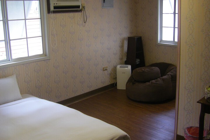 Room 6 of 43