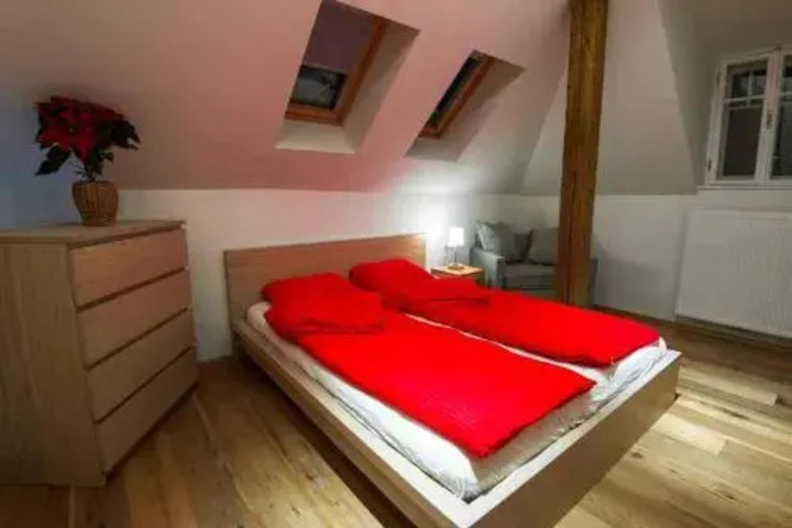Room 2 of 12