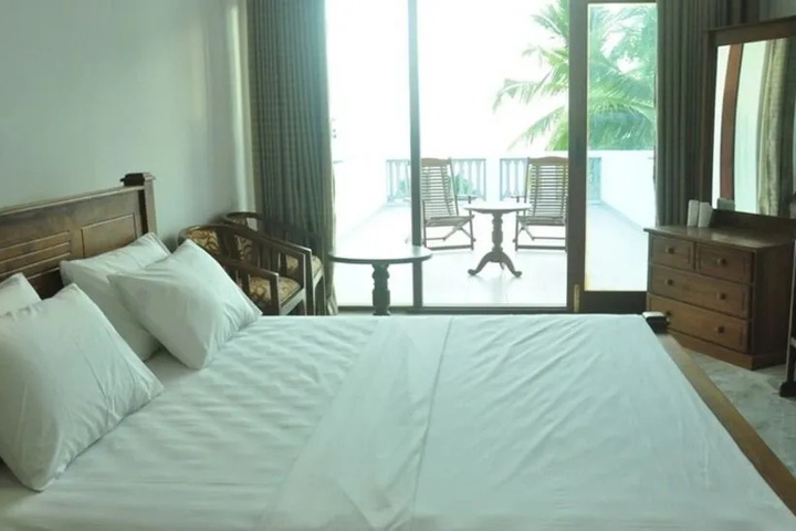 Room 6 of 18