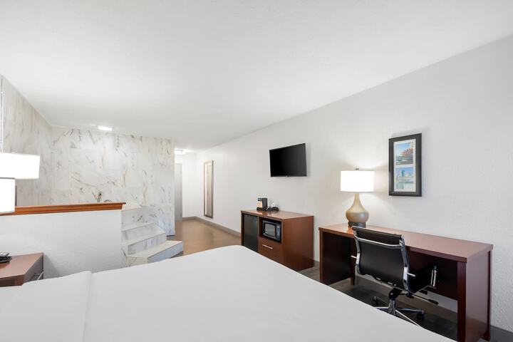 Room 37 of 80