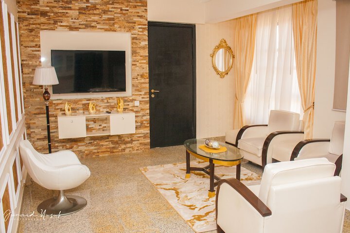 Room 3 of 23