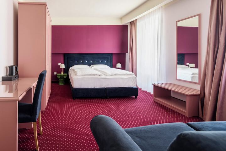 Room 10 of 31