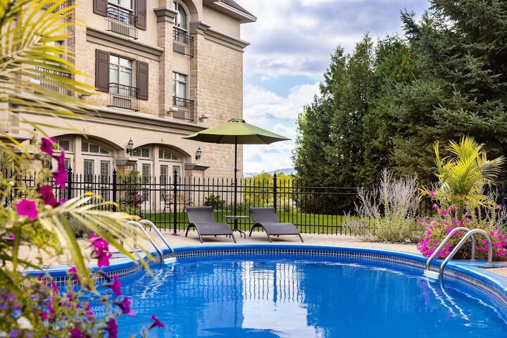 Pool Hotel