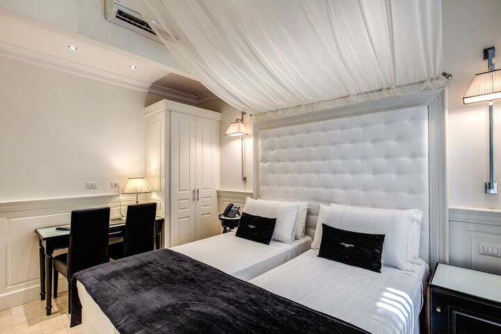 Room 8 of 48