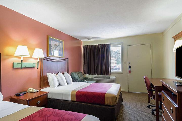 2 Double Beds (7 of 7)