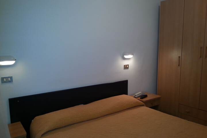 Room 4 of 70