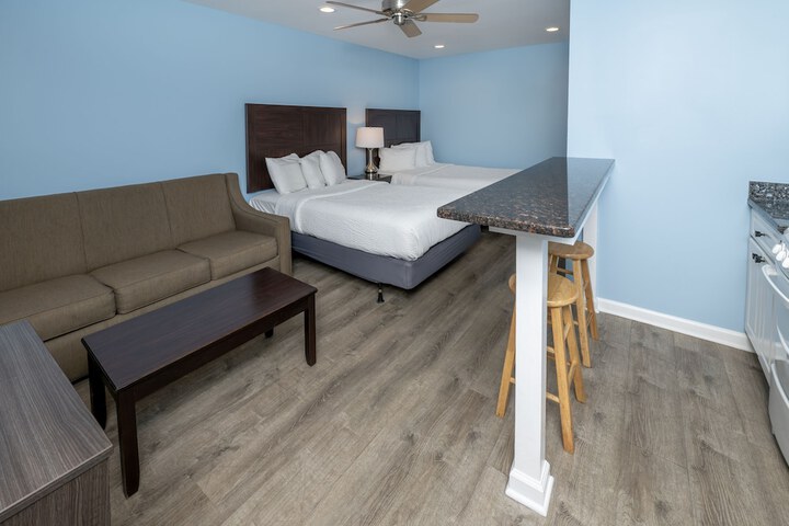 2 Double Beds (8 of 24)