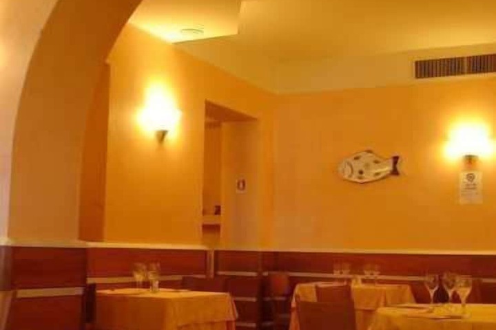 Dining 35 of 42