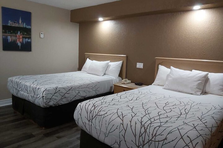 Room 10 of 32