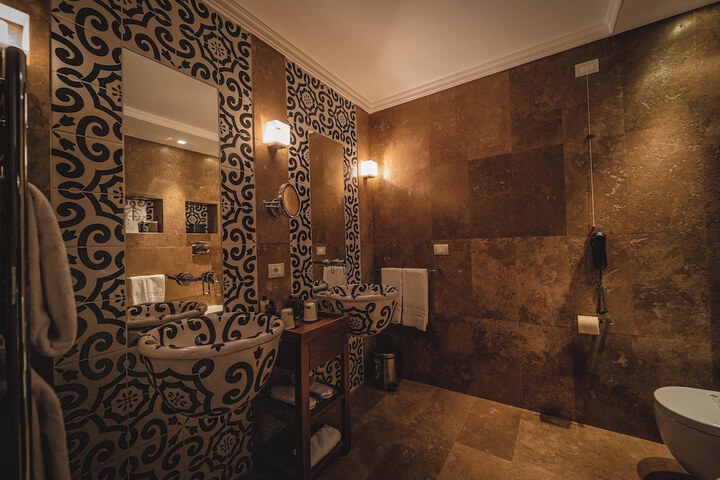 Room 35 of 103